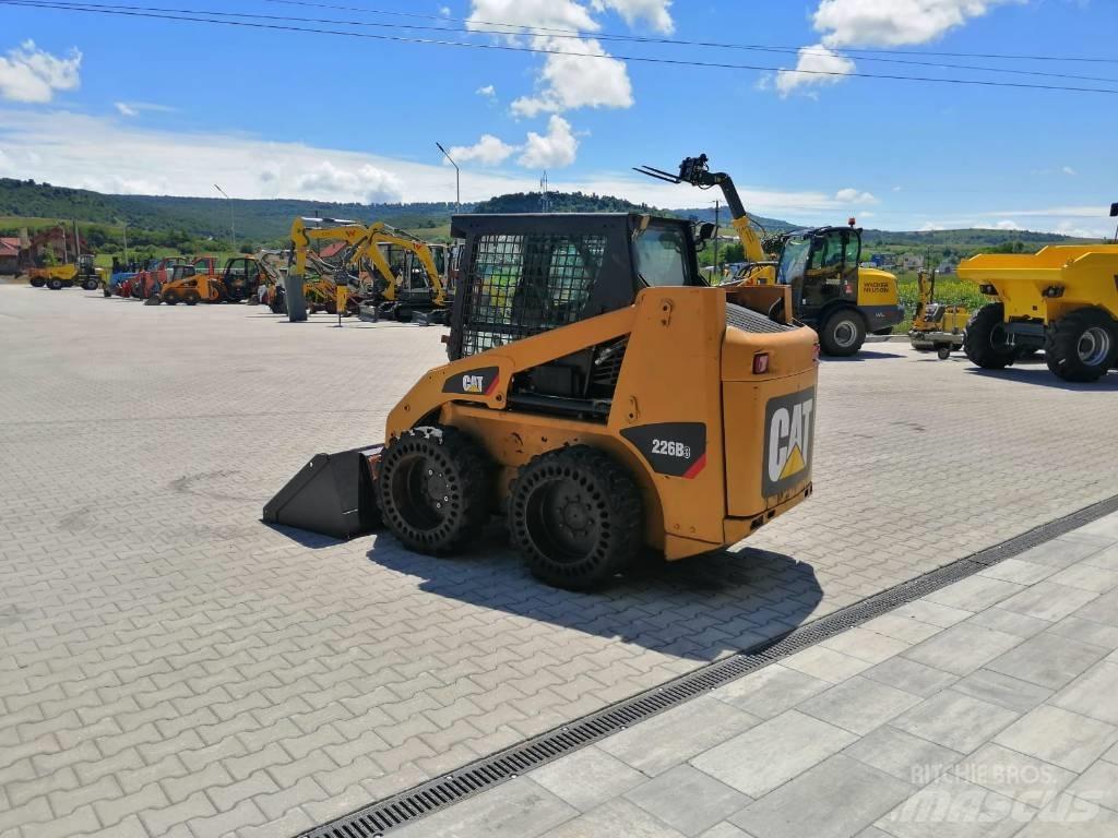 CAT 226 B 3 Мини товарачи
