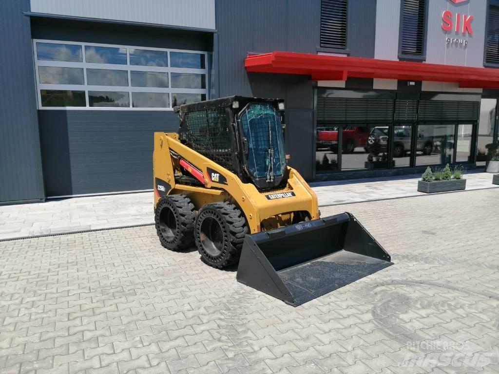 CAT 226 B 3 Мини товарачи
