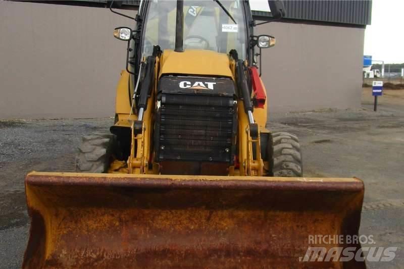 CAT 428F Товарач със заден ексватор
