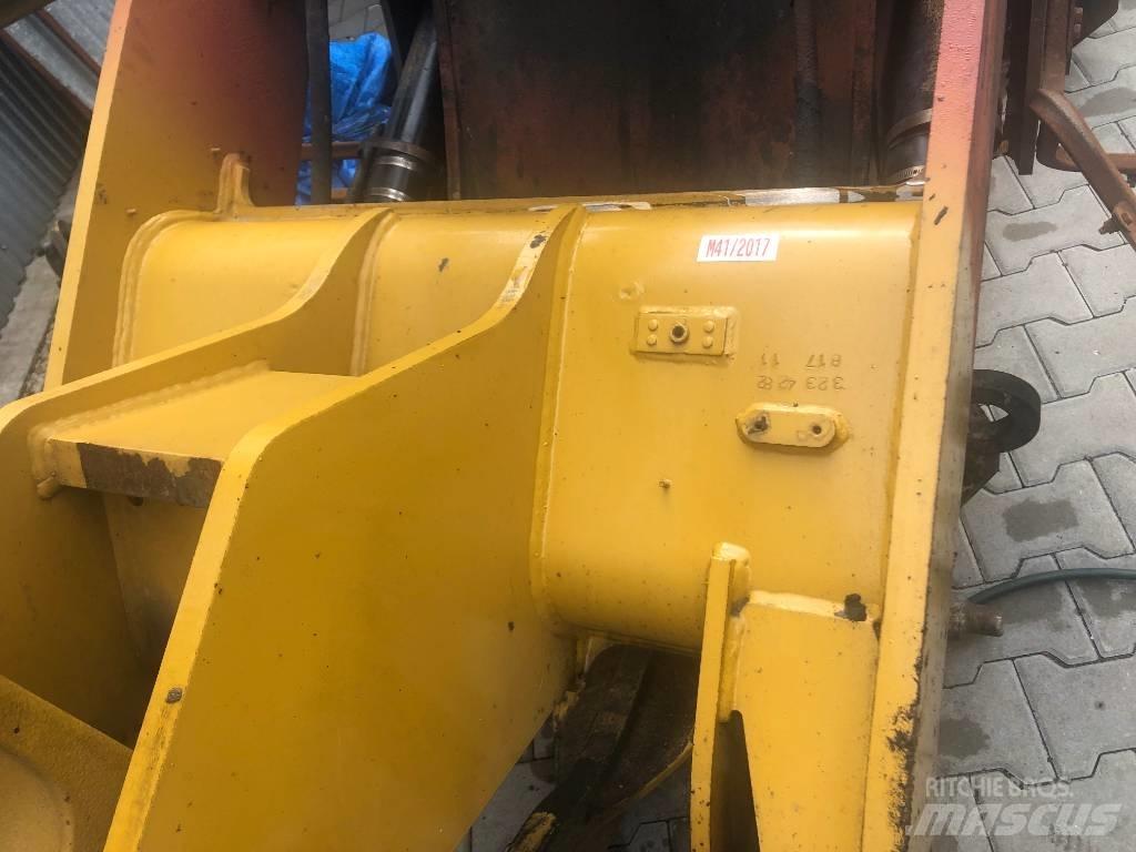 CAT 906 ramiona Шаси