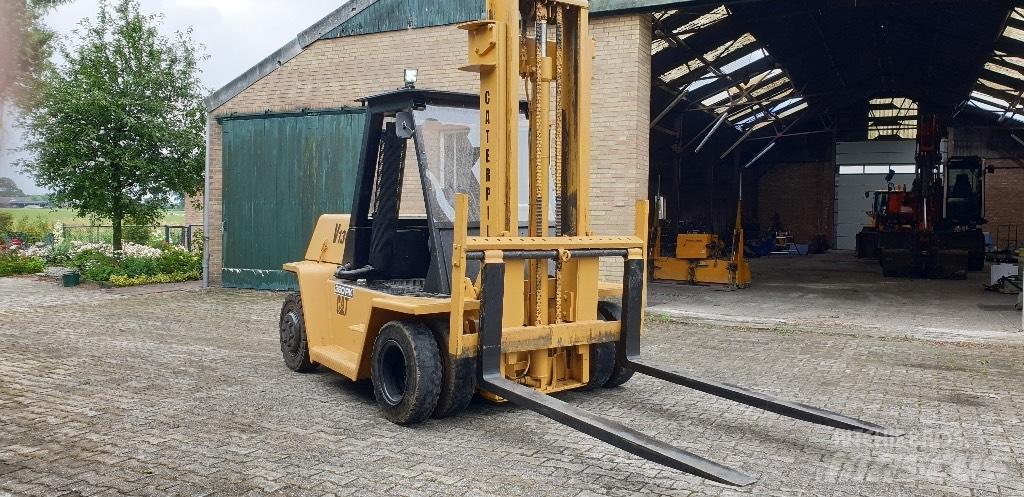 CAT 12000 KG Дизелови камиони