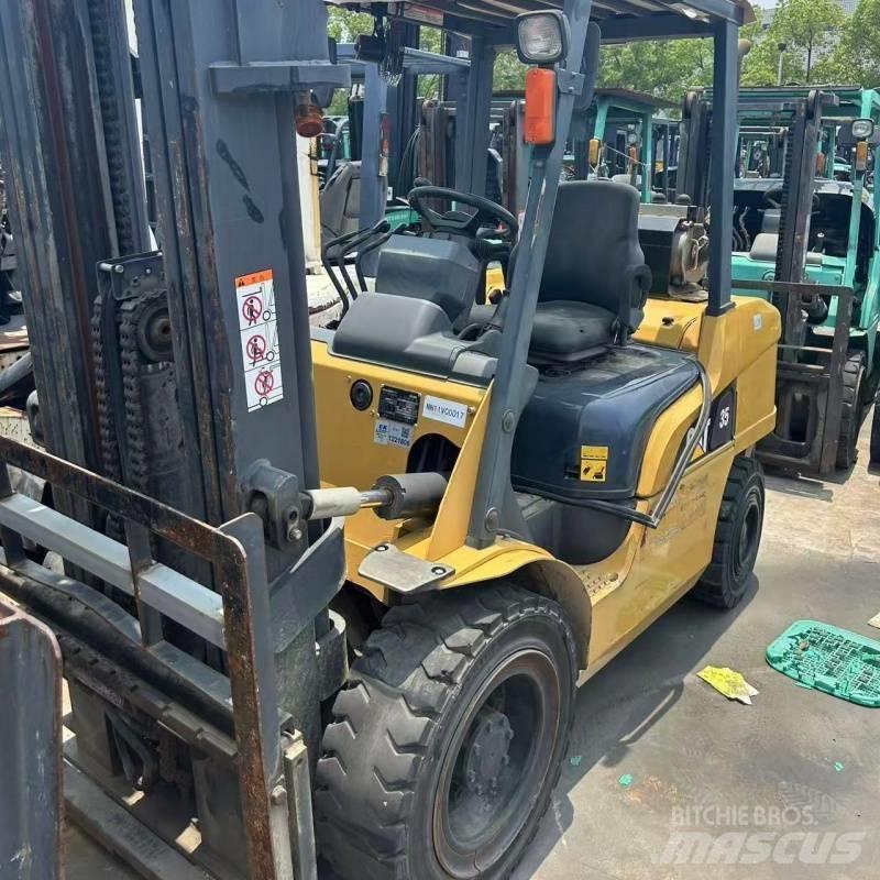 CAT 35 Дизелови камиони