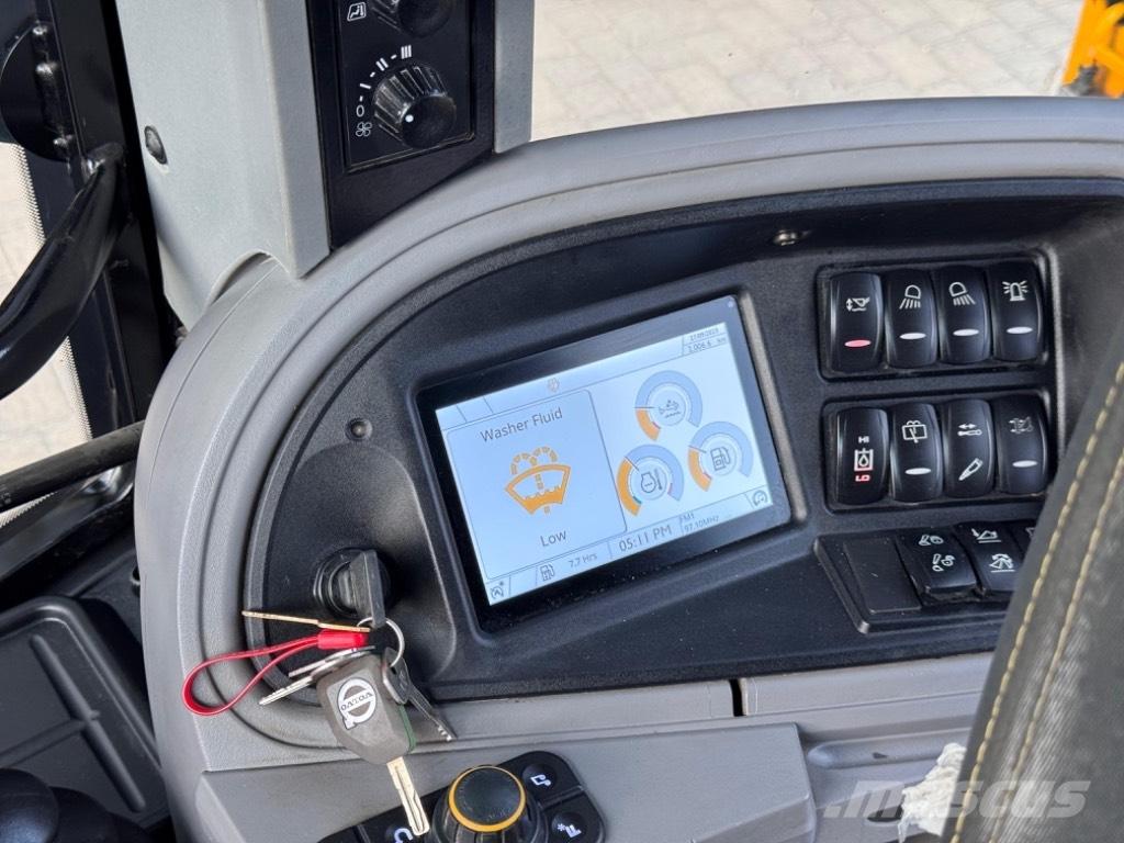 JCB 3CX Товарач със заден ексватор