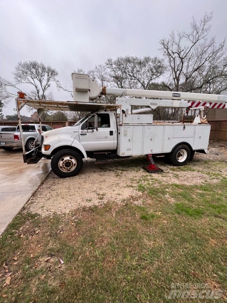 Ford F 750 Моторизирани платформи с талига