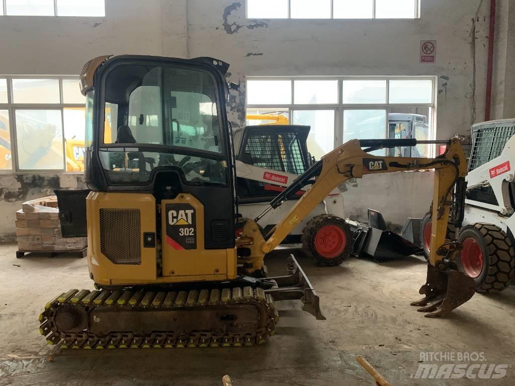 CAT 302 Верижен екскаватор