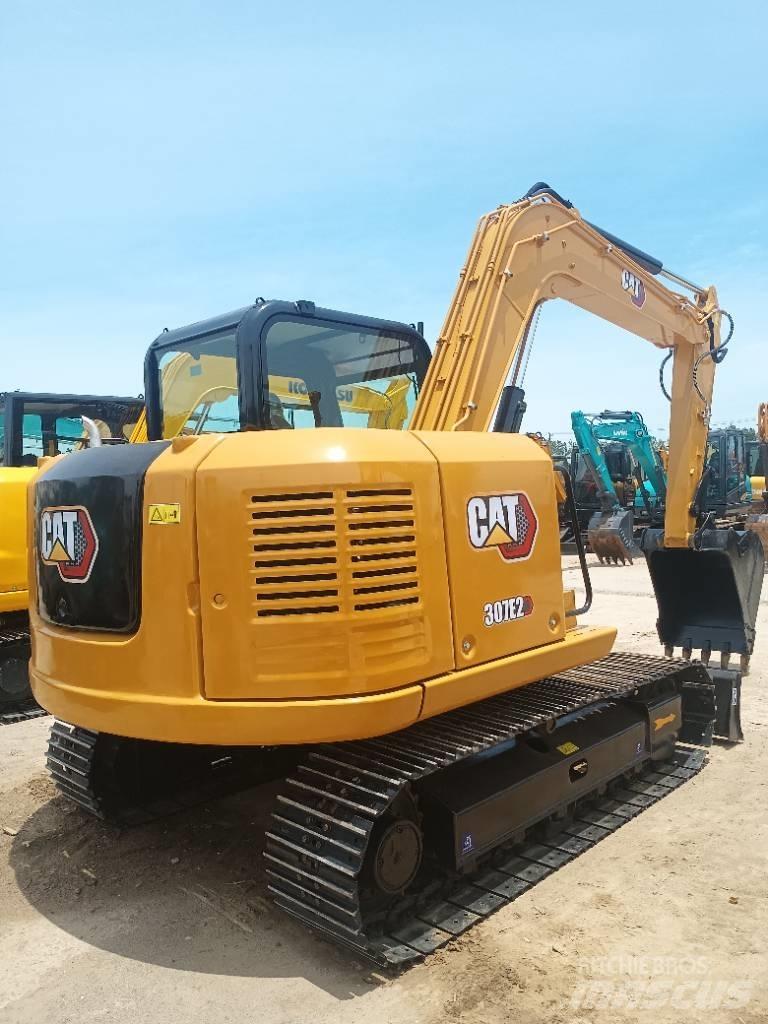 CAT 307E2 Средни екскаватори 7т - 12т