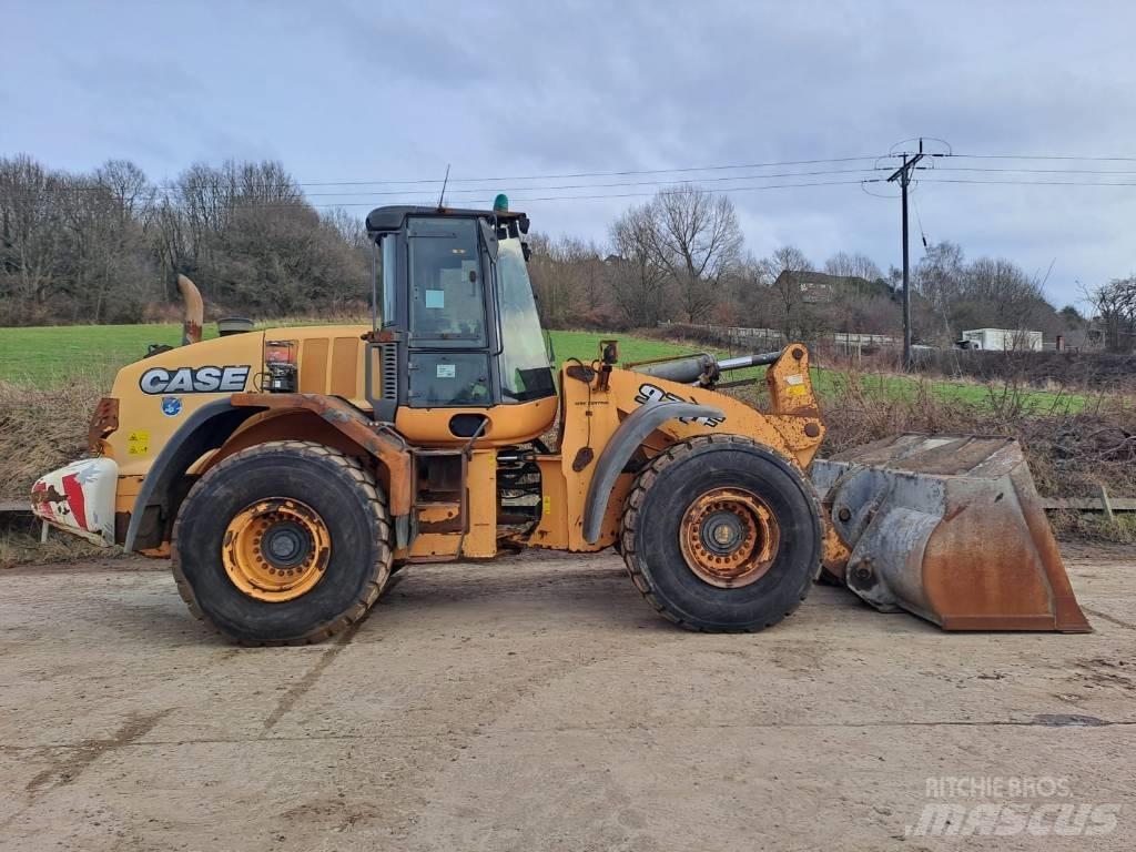 CASE 921 F Колесни товарачи