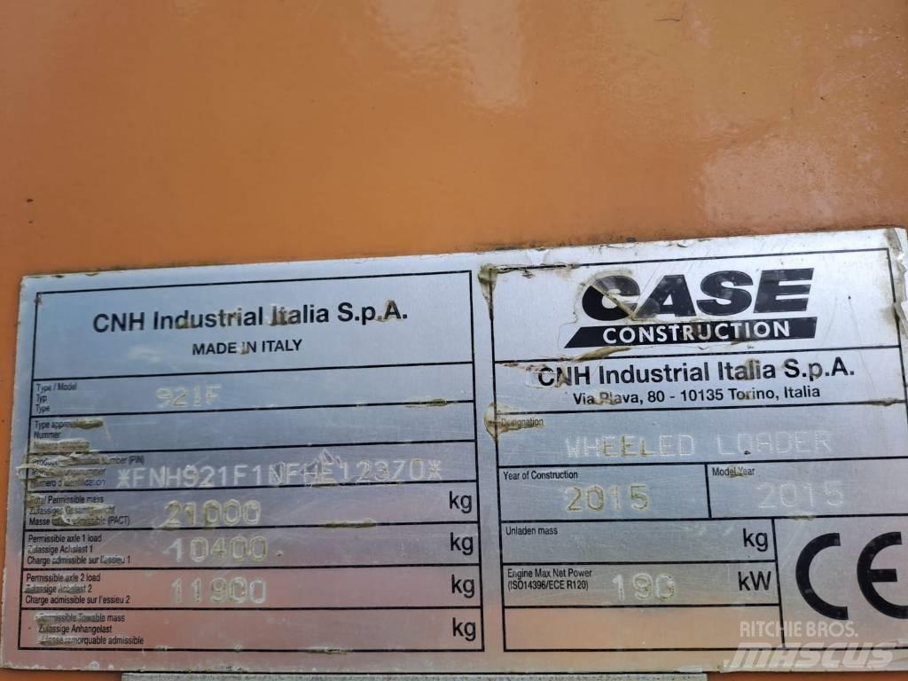 CASE 921 F Колесни товарачи