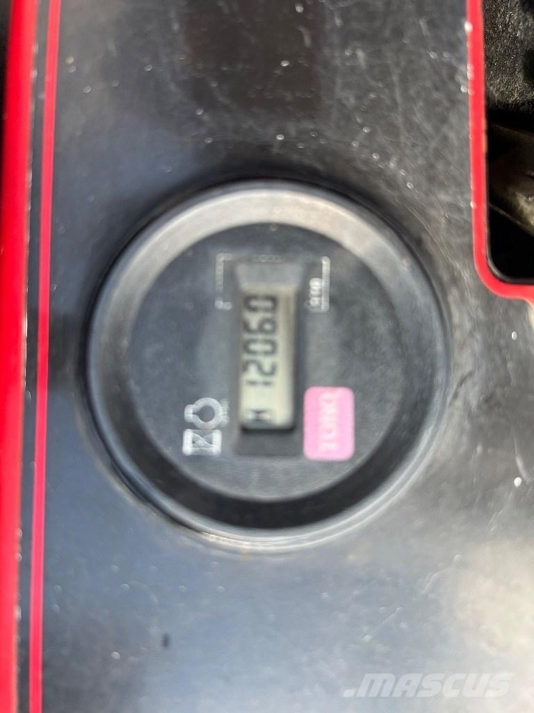 Toro Procore 648 Оборудване за аериране и отстраняване на мъртви листа от тревни площи