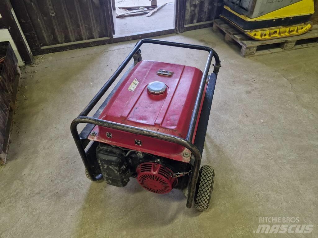 Honda ECMT7000F Бензинови генератори
