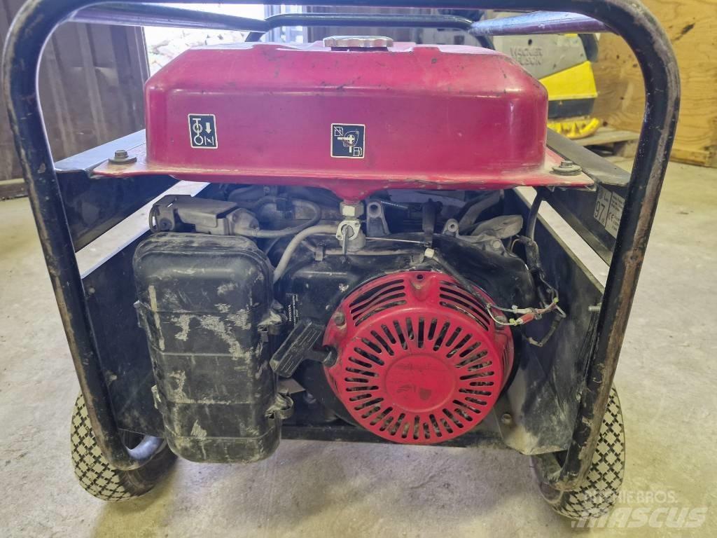 Honda ECMT7000F Бензинови генератори
