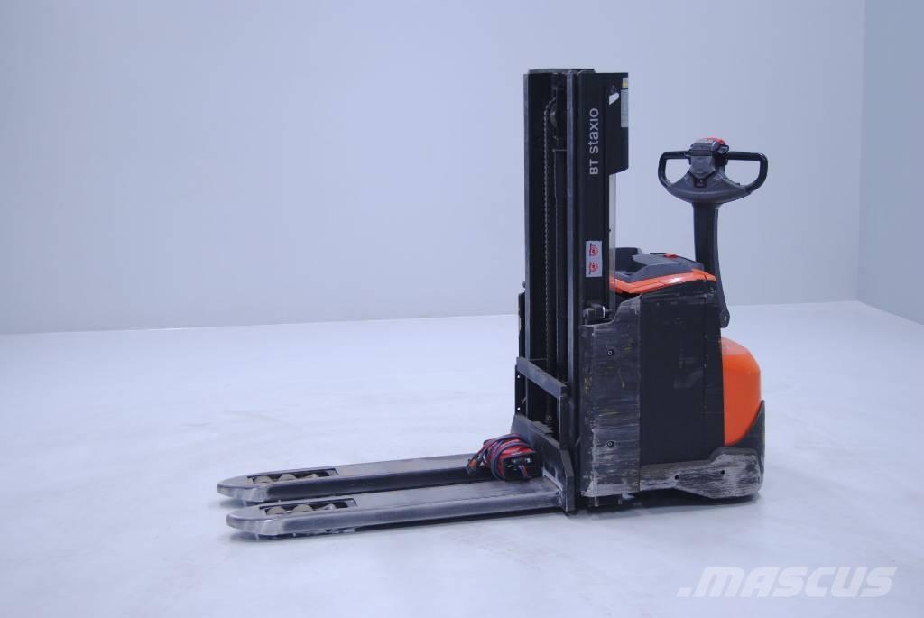 Toyota SWE200D Колички високоповдигачи с теглич