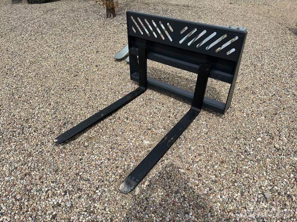 Bobcat Pallet forks Вили