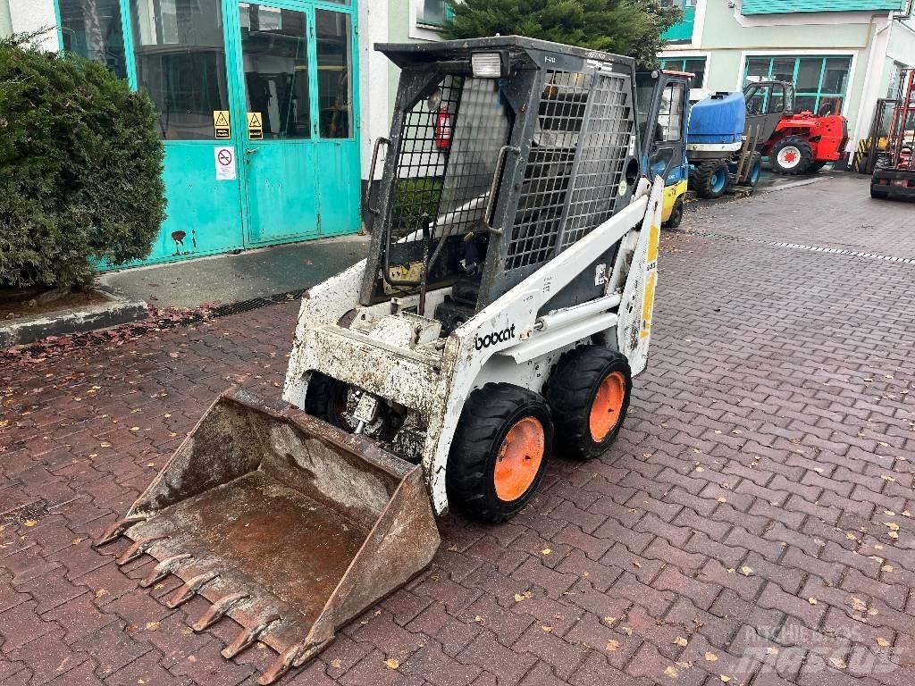 Bobcat 443      V-4129 Челни товарачи и багери