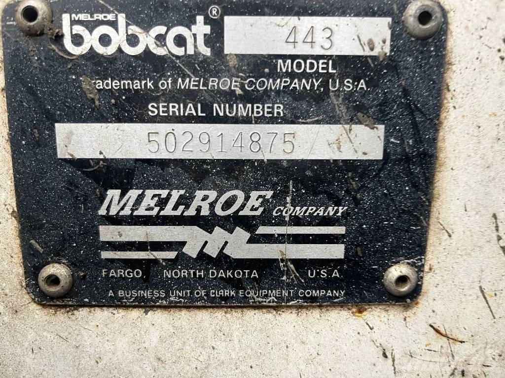Bobcat 443      V-4129 Челни товарачи и багери