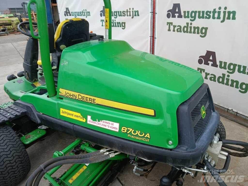 John Deere 8700 A Тракторни косачки