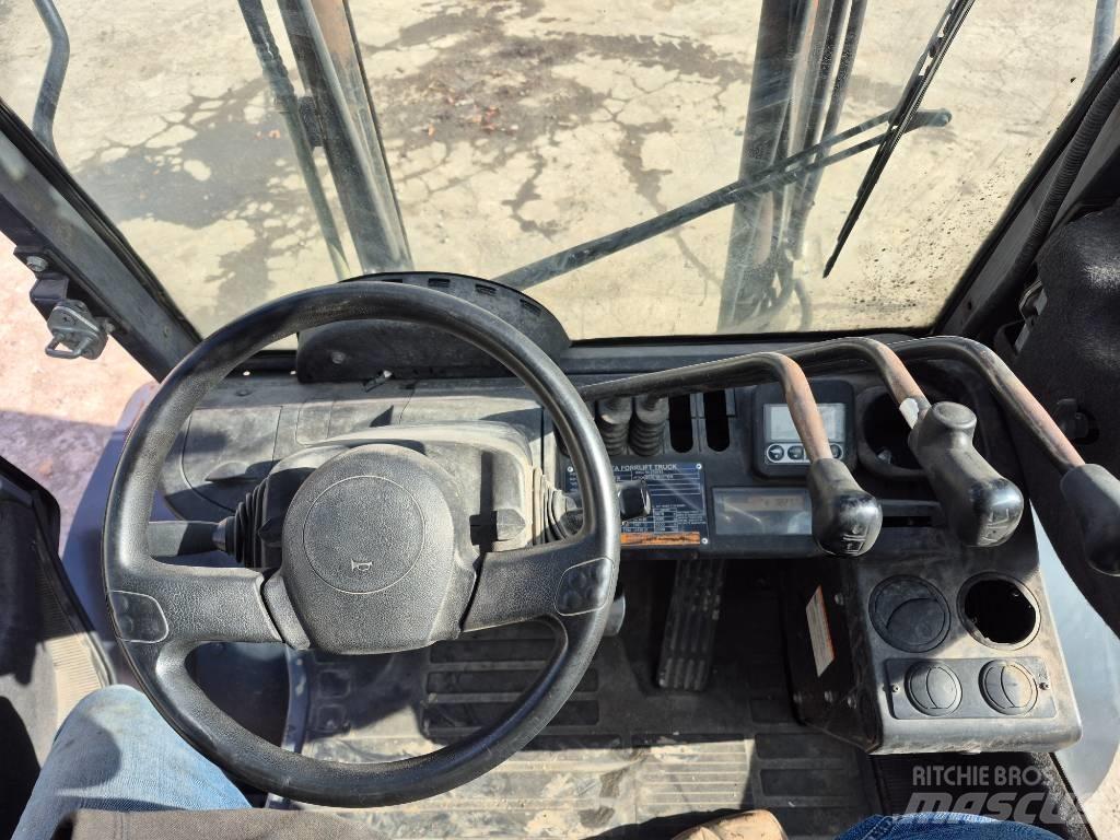 Toyota 8 FGU 30 Вилични кари-повдигачи - други