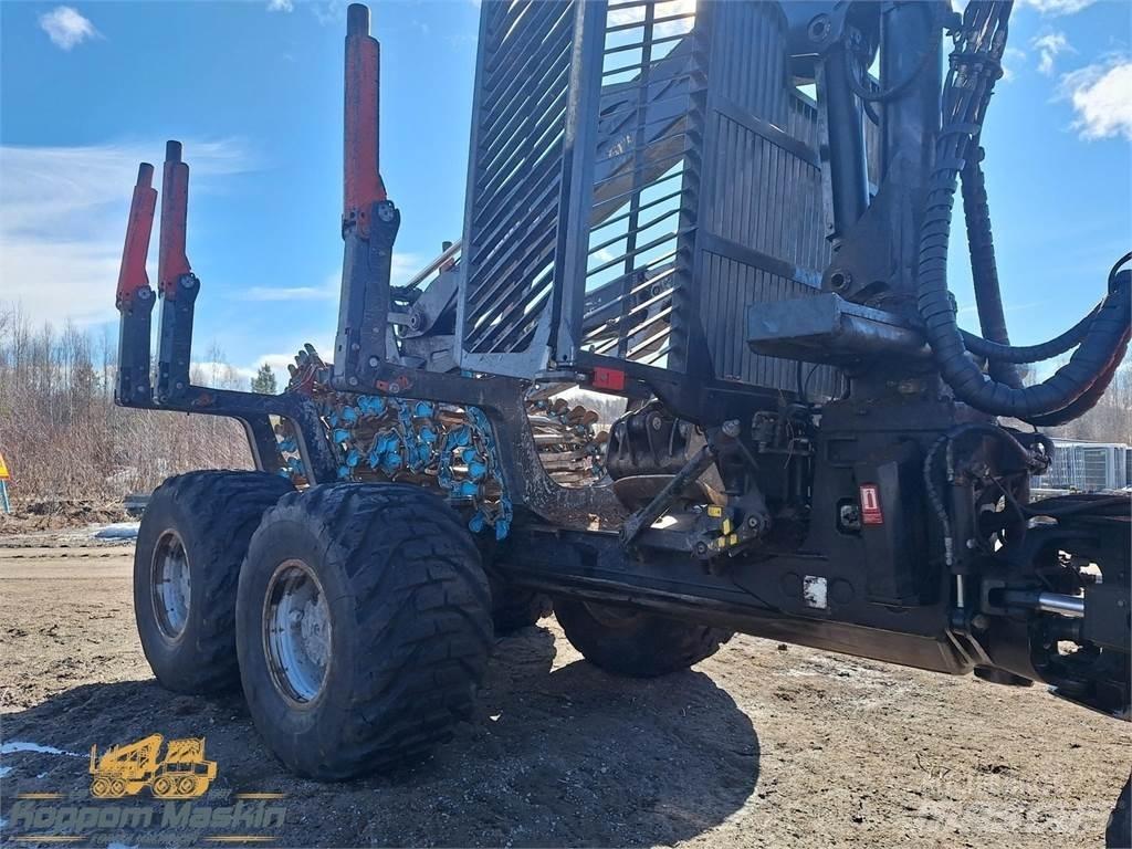 Komatsu 895 Харвестери