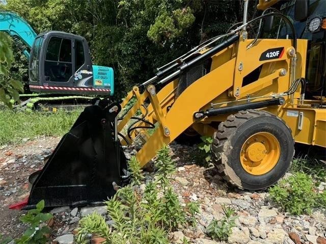 CAT 420 F Товарач със заден ексватор