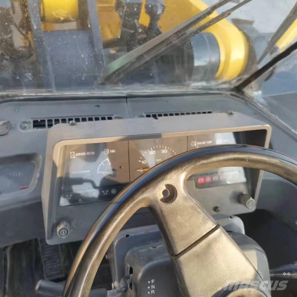 Komatsu WA 320-5 Колесни товарачи
