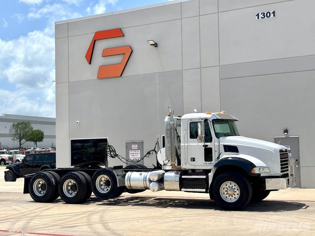 Mack Granite GU 813 Влекачи