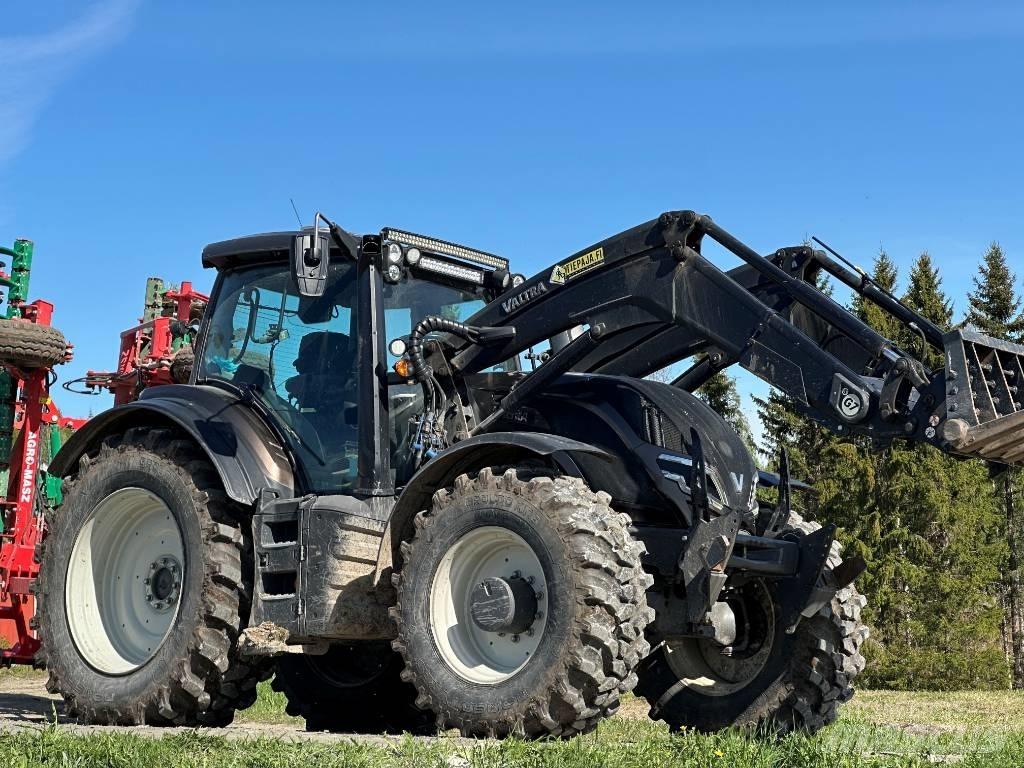 Valtra T 255 Versu Трактори