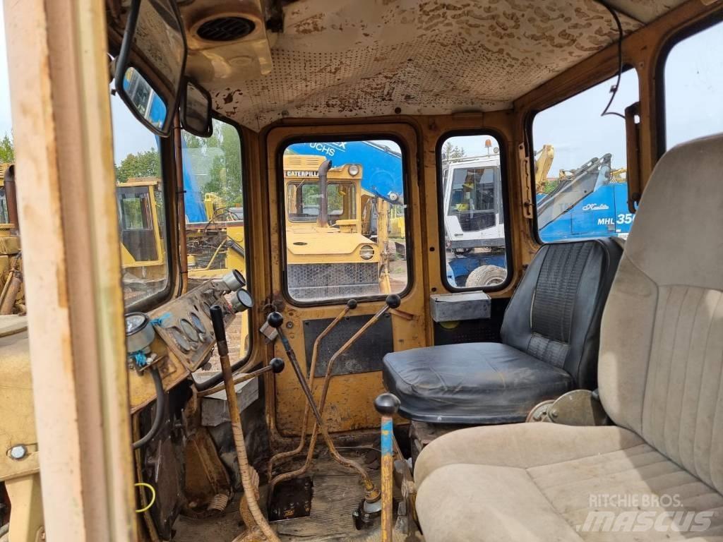 CAT T 130 Верижни булдозери
