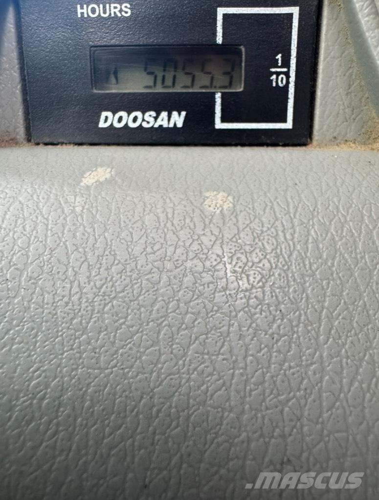 Doosan DX 140 W Колесни екскаватори