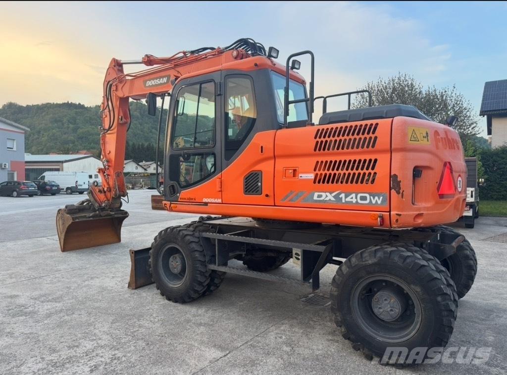 Doosan DX 140 W Колесни екскаватори