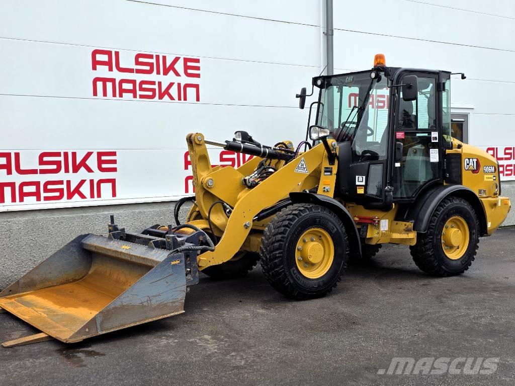 CAT 906 Колесни товарачи
