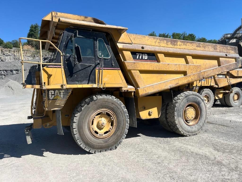 CAT 771D Твърди самосвали
