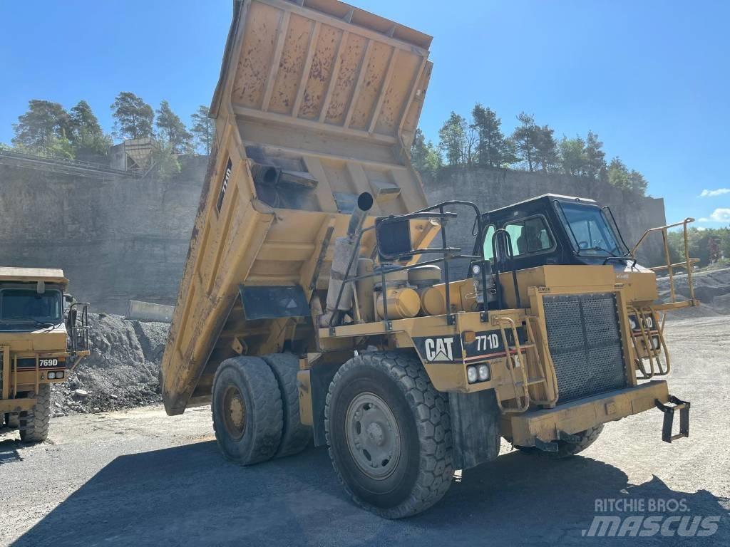 CAT 771D Твърди самосвали
