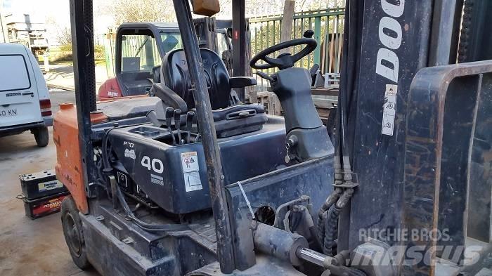Doosan D40 SC-5 Дизелови камиони