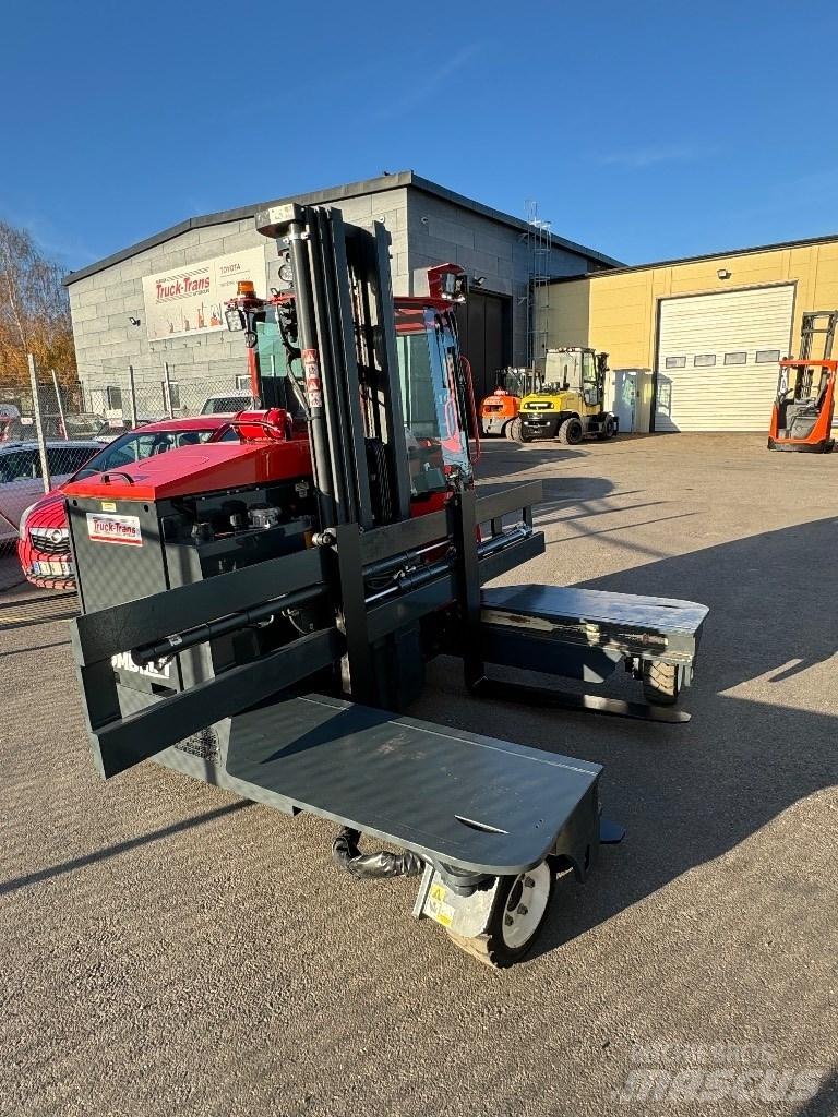 Combilift C3000ET Повдигач с движение в 4 посоки