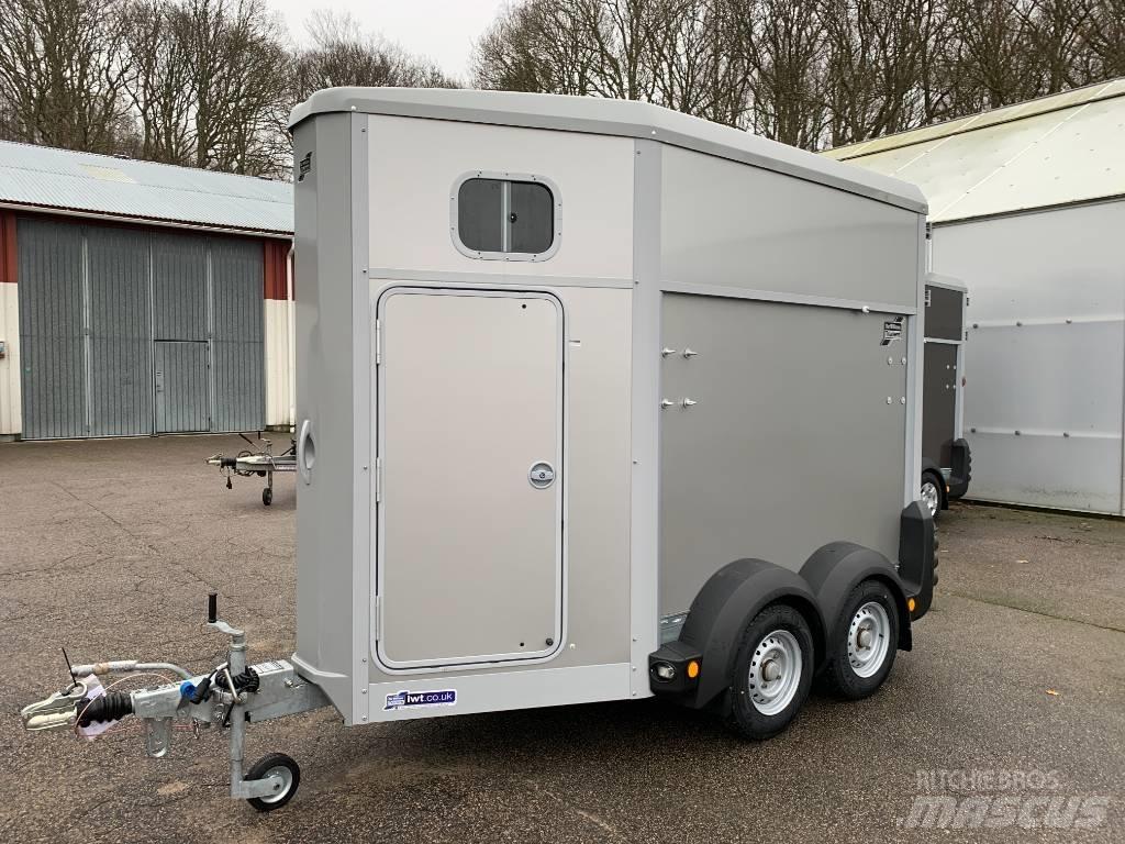 Ifor Williams HB403 Ремаркета за превоз на животни