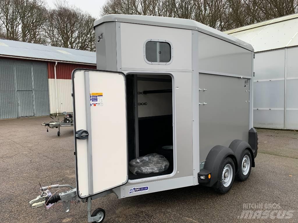 Ifor Williams HB403 Ремаркета за превоз на животни