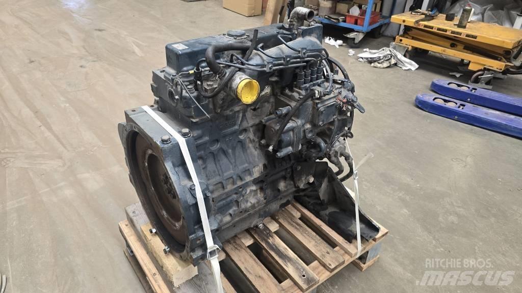 Kubota V2403 Двигатели