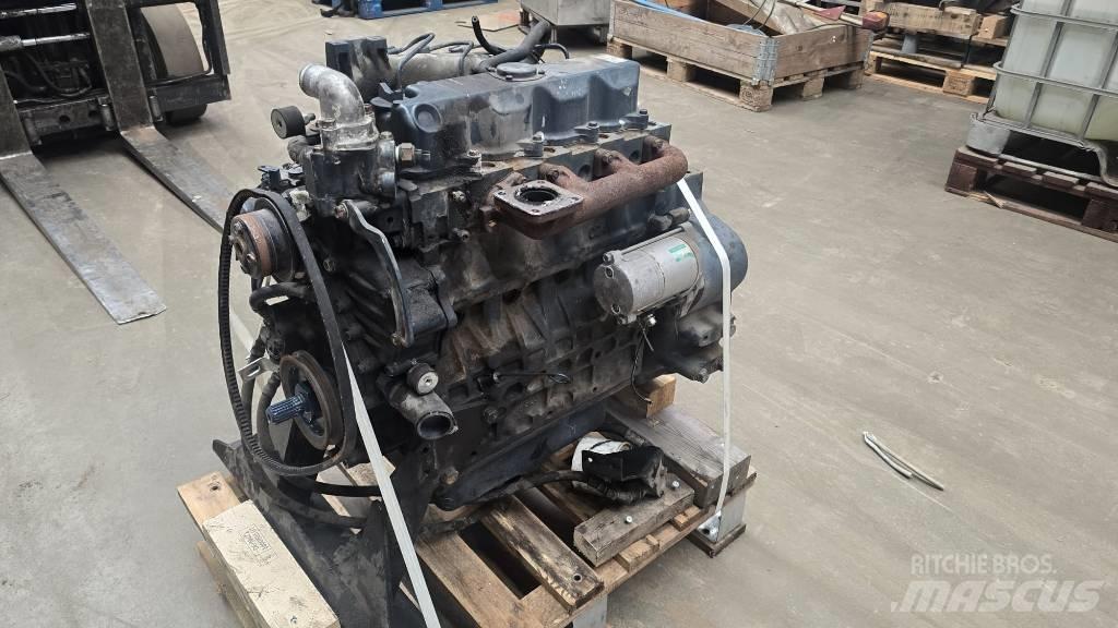 Kubota V2403 Двигатели