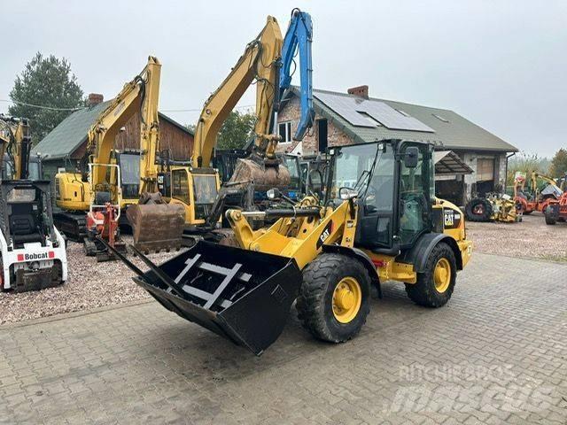 CAT  906M Колесни товарачи