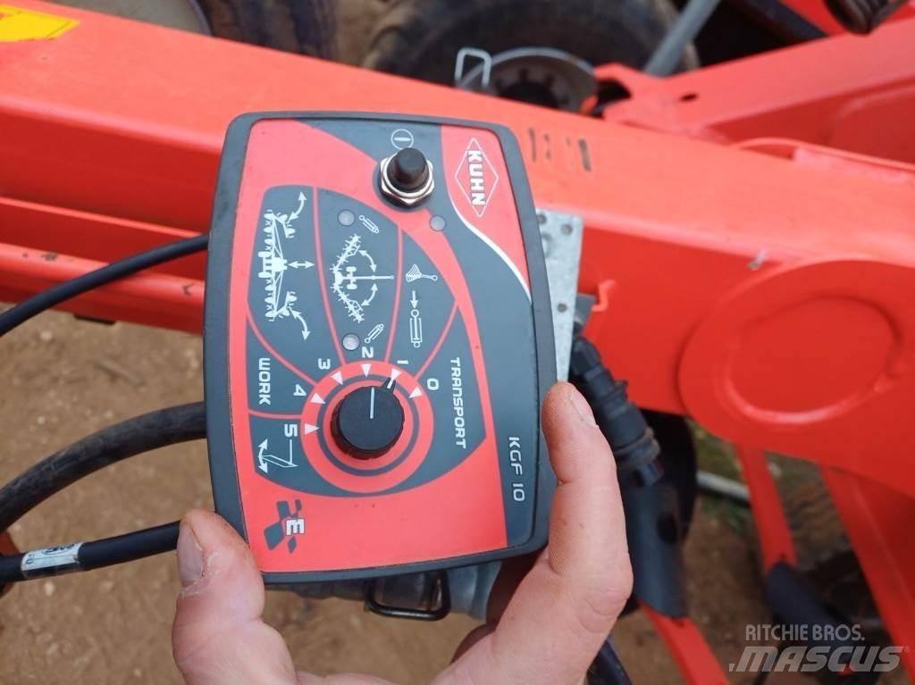 Kuhn GF 13012 Гребла и сенообръщачки
