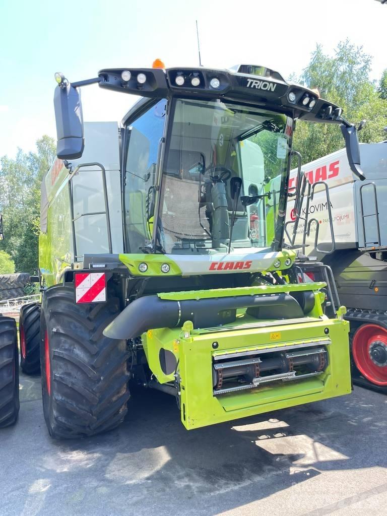 CLAAS TRION 750 Комбайни