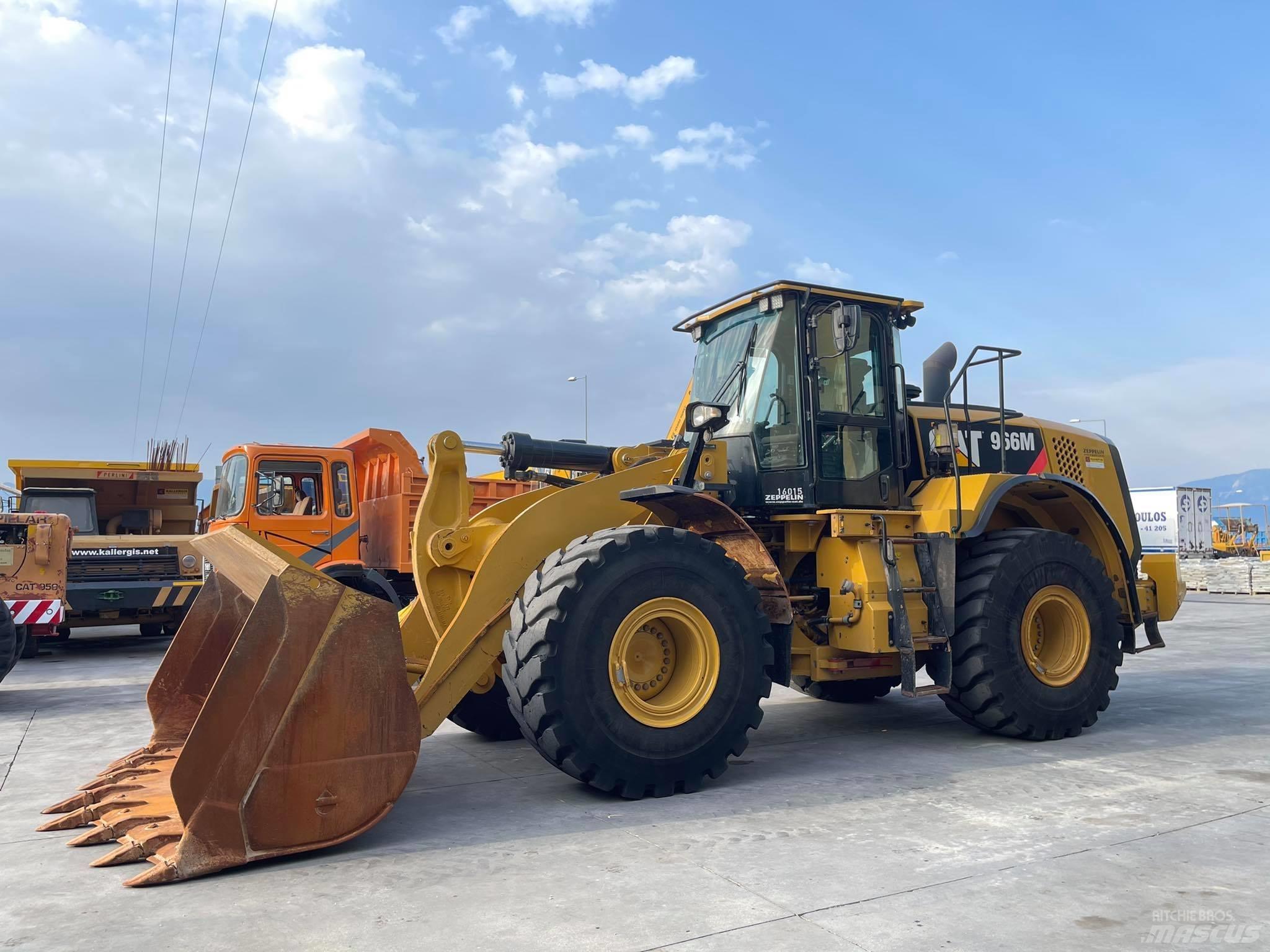 CAT 966M Колесни товарачи