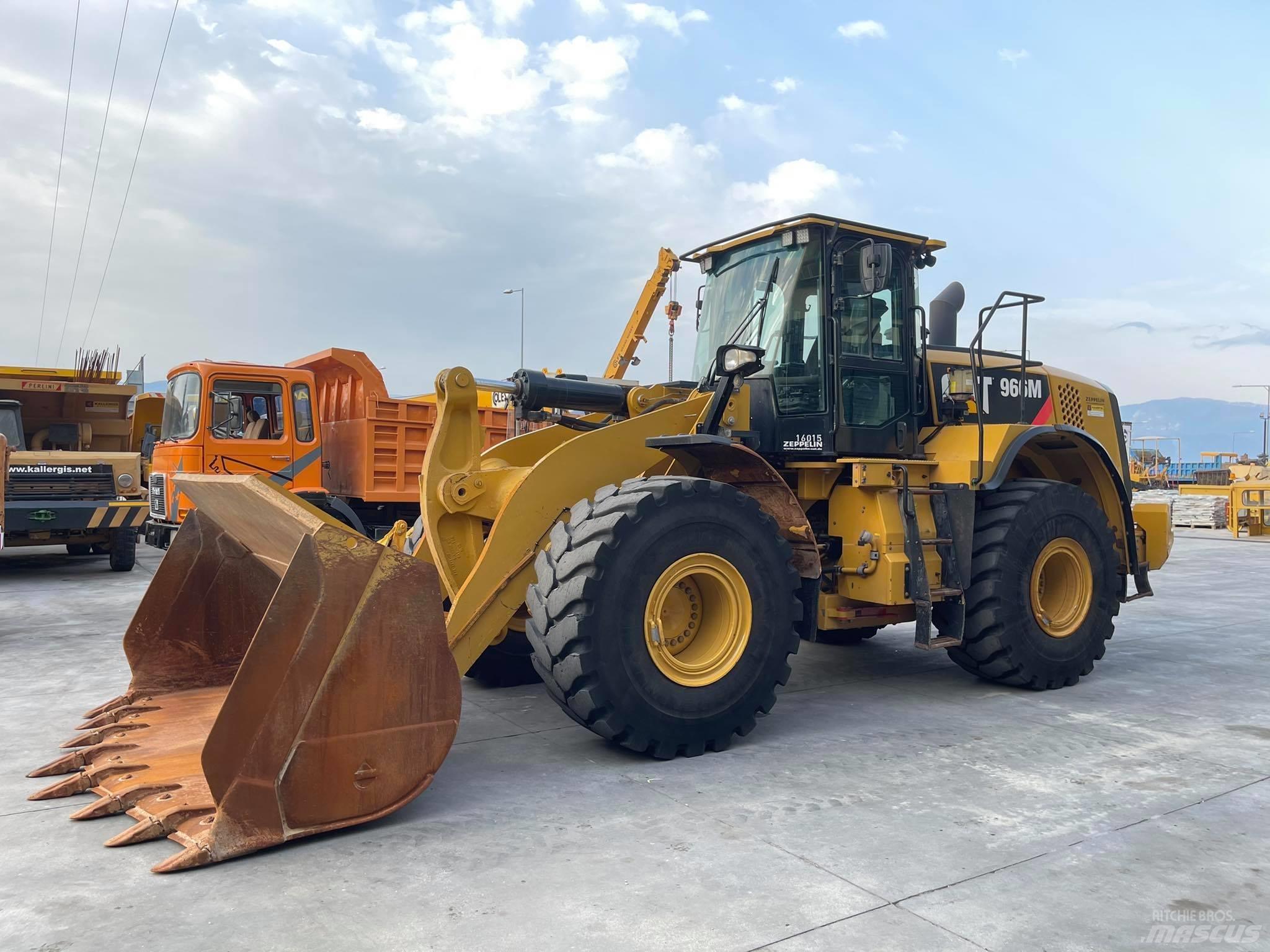CAT 966M Колесни товарачи