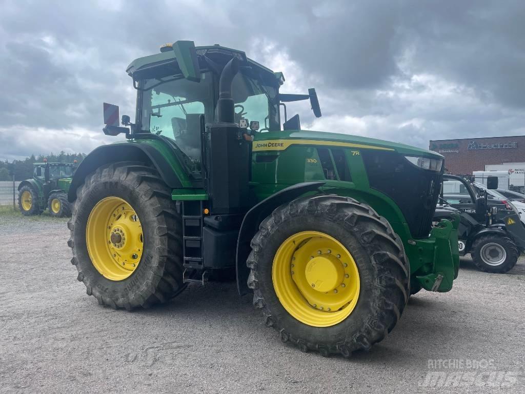 John Deere 7R330 Трактори