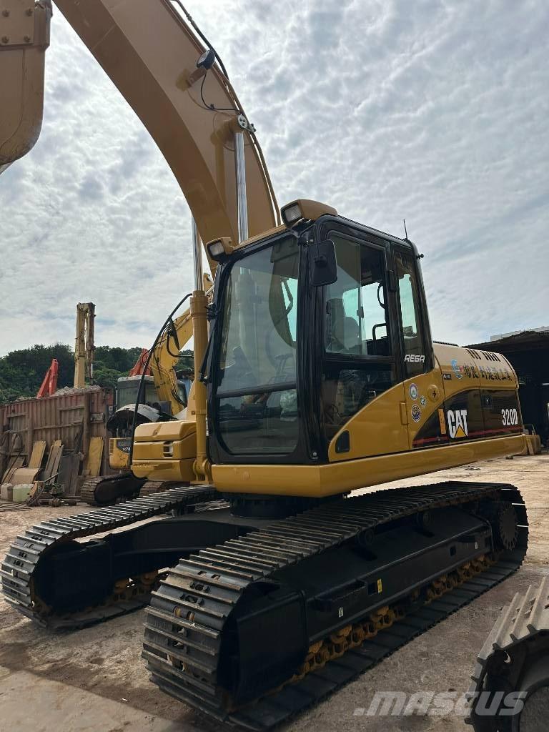 CAT CAT320D Средни екскаватори 7т - 12т