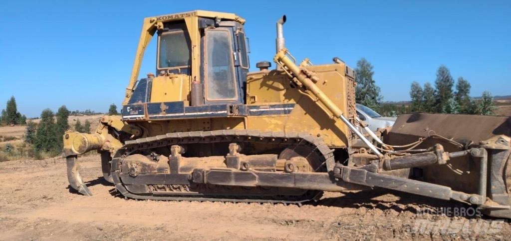 Komatsu D 85 E-21 Верижни булдозери
