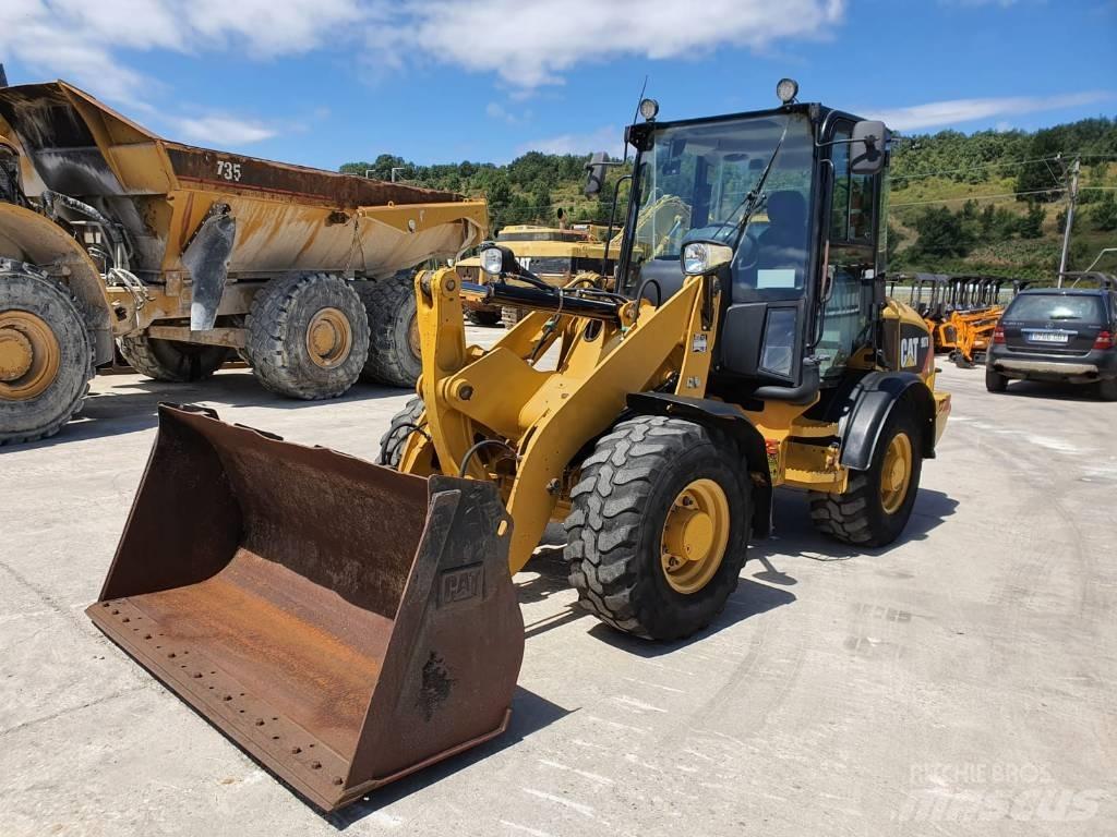 CAT 907 H Колесни товарачи