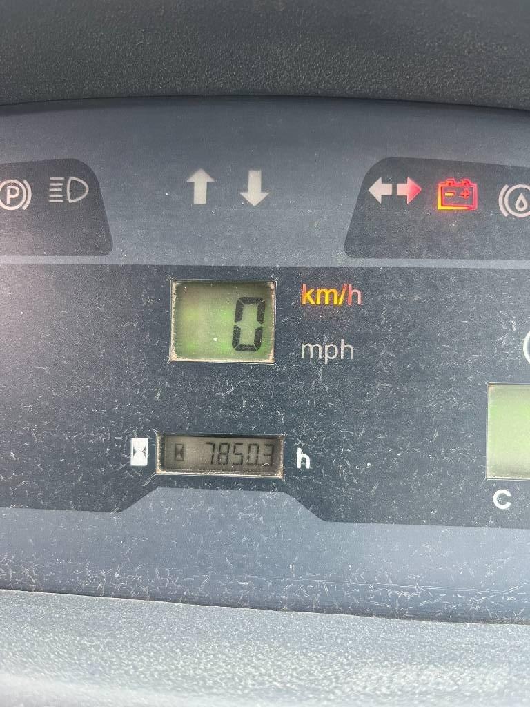 Komatsu WA 80-5 Колесни товарачи