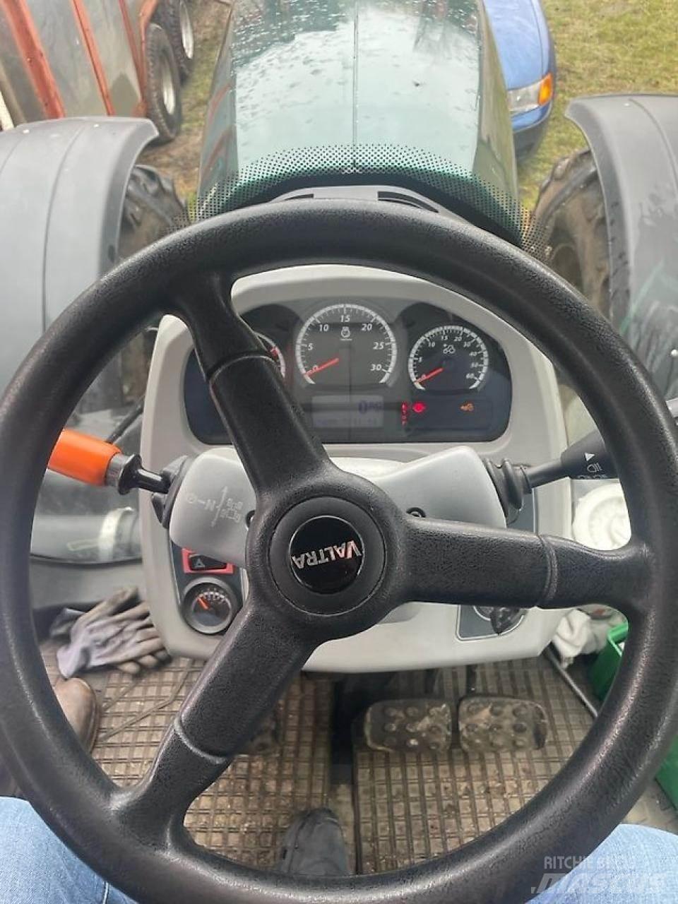 Valtra T 174 E Трактори