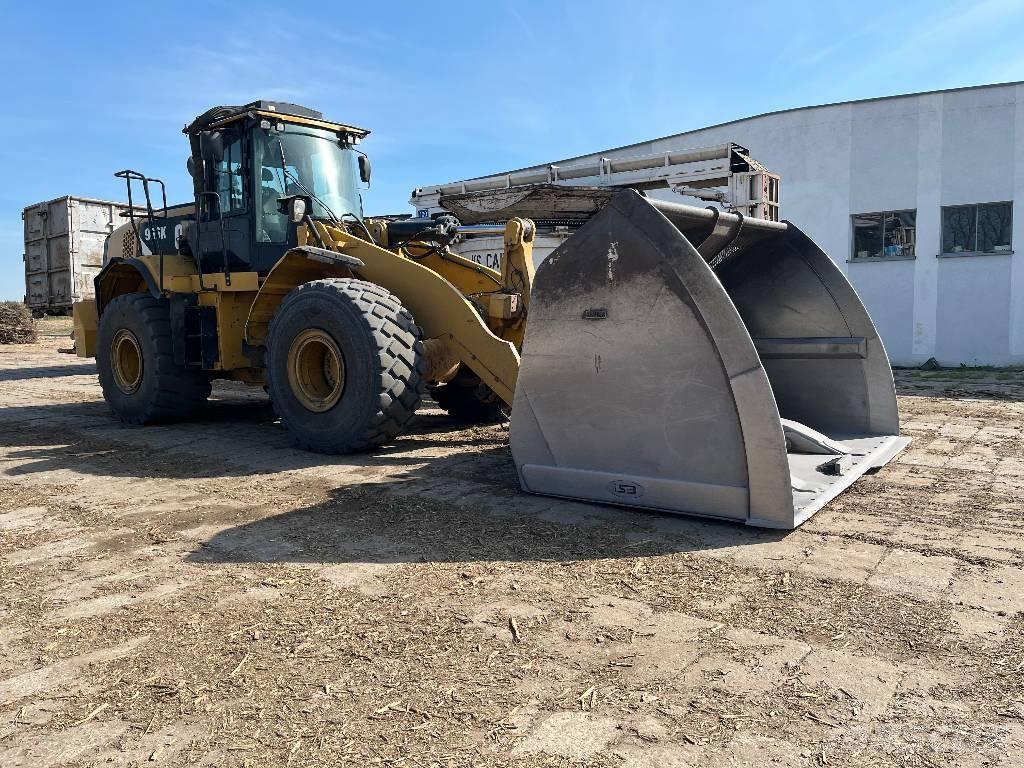 CAT 966K Колесни товарачи